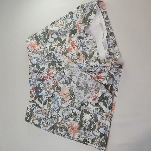 C Est. 1946 Pants - EST. 1946 Floral Skort. Size M